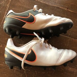 Nike Junior Tiempo Rio III FG Soccer Cleats Size 4.5